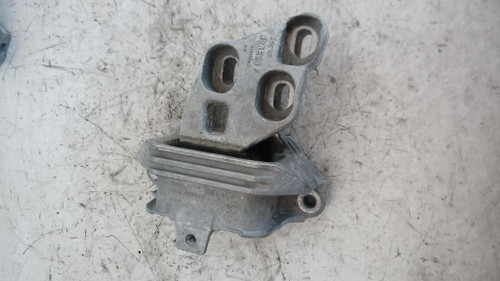 MERCEDES CLASSE A «W176» (2015) MOTORE SUPPORTO GOMMA MOTORE (LATO CAMBIO) USATO Da 2015 in poi [[214356]]