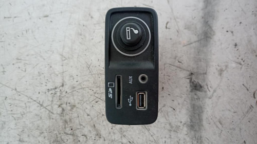 CONNETTORE USB USATO JEEP CHEROKEE «V» (2014) 68139536AC [[214147]]