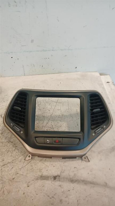 JEEP CHEROKEE «V» (2014) ALLESTIMENTI INTERNI MASCHERINA RIVESTIMENTO AUTORADIO USATO Da 2015 A 2018 [[214135]]