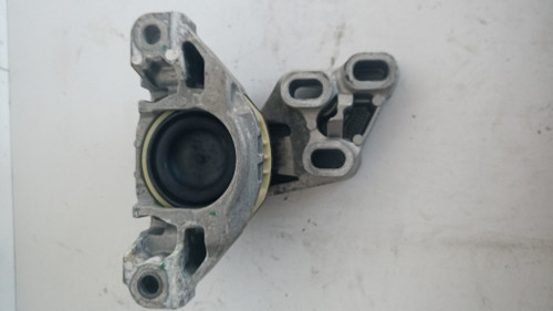 MERCEDES CLASSE A «W176» (2015) MOTORE SUPPORTO GOMMA MOTORE (LATO CAMBIO) USATO Da 2015 in poi [[91819]]