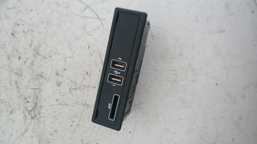 MERCEDES CLASSE C «S205» SW (2018) ALLESTIMENTI INTERNI CONNETTORE USB USATO [[212440]]