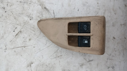 VOLKSWAGEN PASSAT «IV» VARIANT (2000) IMPIANTO ELETTRICO INTERRUTTORE ESTERNO APERTURA PORTELLO POST. USATO Da 2000 A 2005 [[212199]]