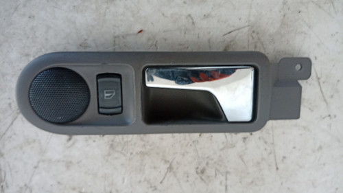 VOLKSWAGEN PASSAT «IV» VARIANT (2000) ALLESTIMENTI INTERNI MANIGLIA PORTA INT. POST. SX. USATO Da 2000 A 2005 [[212198]]