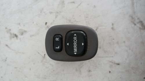 TOYOTA LANDCRUISER 90 (1996) ALLESTIMENTI INTERNI INTERRUTTORE REGOLAZIONE RETROVISORE USATO [[212155]]