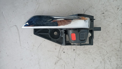 SUZUKI VITARA «II» (2015) ALLESTIMENTI INTERNI MANIGLIA PORTA INT. ANT. SX. USATO Da 2015 A 2018 [[211893]]