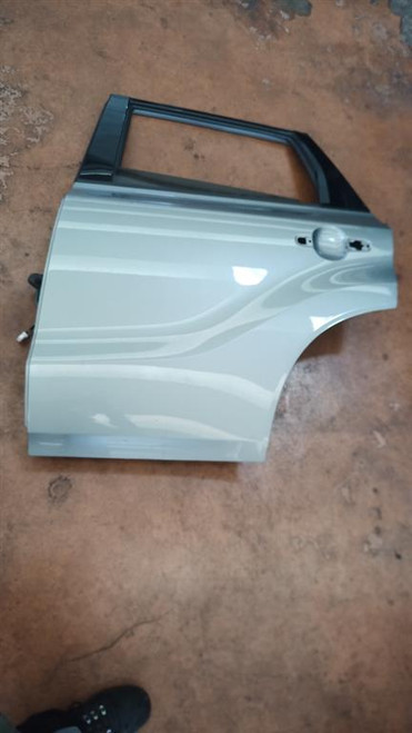 SUZUKI VITARA «II» (2015) LAMIERATI ESTERNI PORTA POST. SX. USATO Da 2015 A 2018 [[211865]]