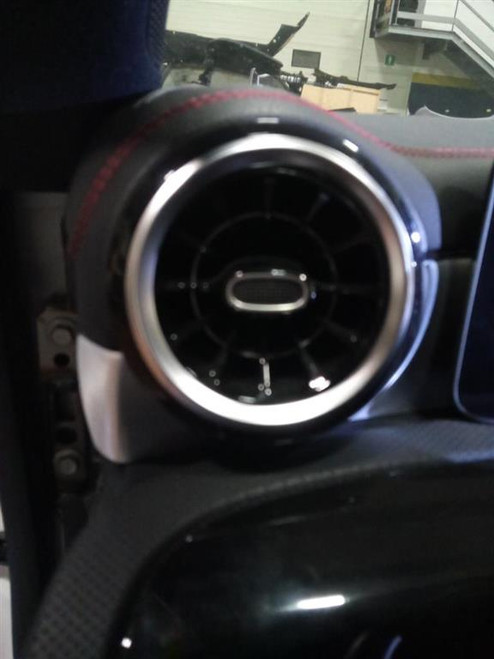 MERCEDES CLASSE CLA «C118» (2019) ALLESTIMENTI INTERNI GRIGLIA CONDOTTO ARIA CRUSCOTTO ANT. SX. USATO Da 2019 in poi [[224809]]