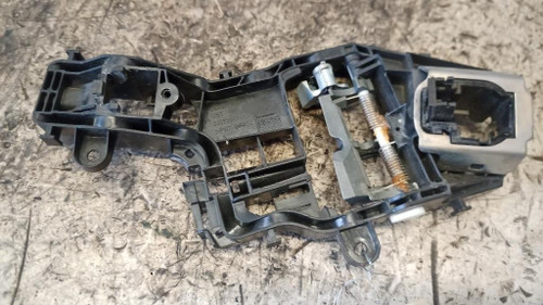 VOLKSWAGEN PASSAT «VII» VARIANT (2015) LAMIERATI ESTERNI SUPPORTO MANIGLIA ESTERNA ANT. SX. USATO Da 2016 A 2018 [[234197]]