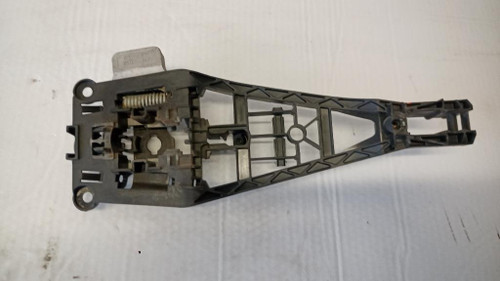 OPEL CORSA «D» (2007) LAMIERATI ESTERNI SUPPORTO MANIGLIA ESTERNA ANT. DX. USATO Da 2006 A 2010 [[235447]]