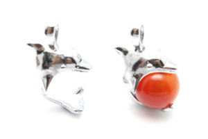 25mm Jumping Dolphin Pendant With 12mm Red Agate Ball [y745-f10]