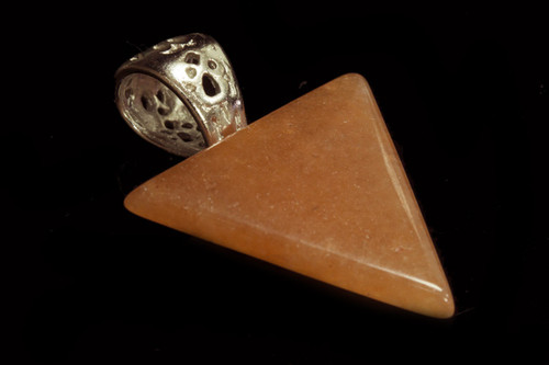 22mm Red Aventurine Triangular Pendant [y720ap]