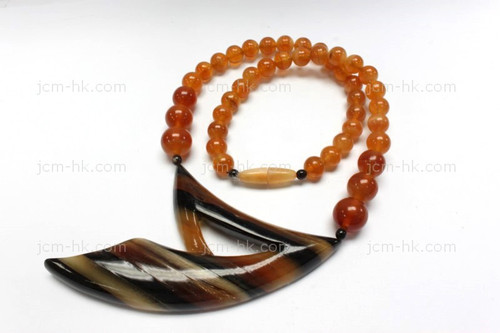 65x60mm Amber Horn Necklace 18" [z7563]