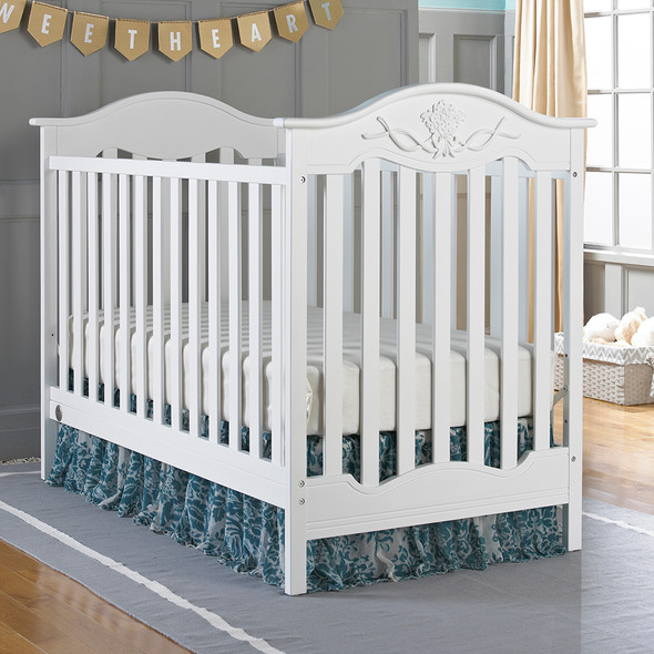 Fisher Price Charlotte Rose Traditional Crib in Snow White