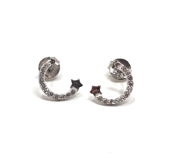 Add sparkle to your look with these silver earrings featuring curvy cubic zirconia diamonds and star details.