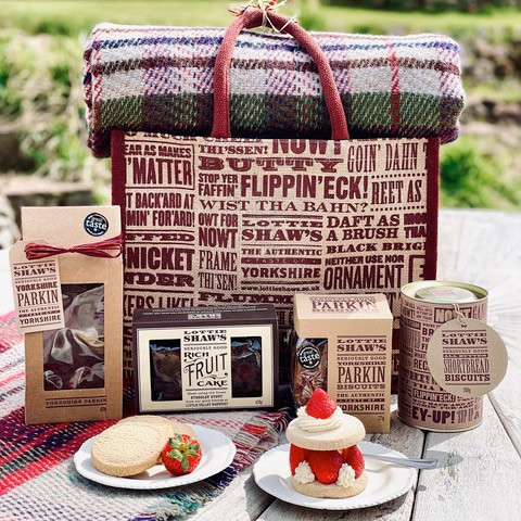 Large Picnic Bag with Yorkshire Blanket and Treats