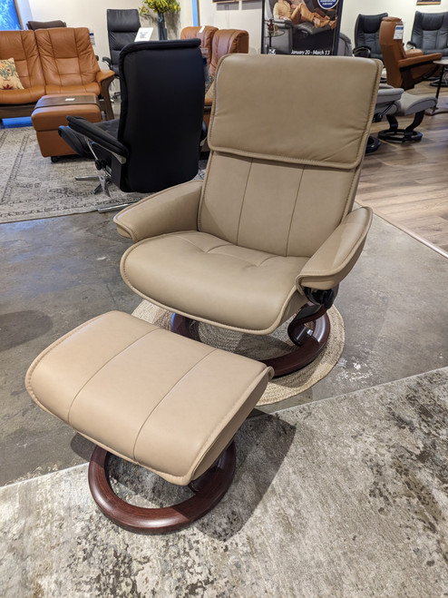 Large Admiral Stressless Recliner 