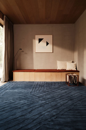 Ariso Midnight Rug by The Rug Company - roomset image