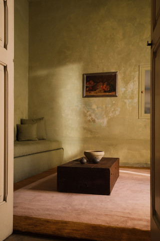Border Mohair Rose Quartz by The Rug Company - roomset Border Mohair Rose Quartz by The Rug Company - roomset