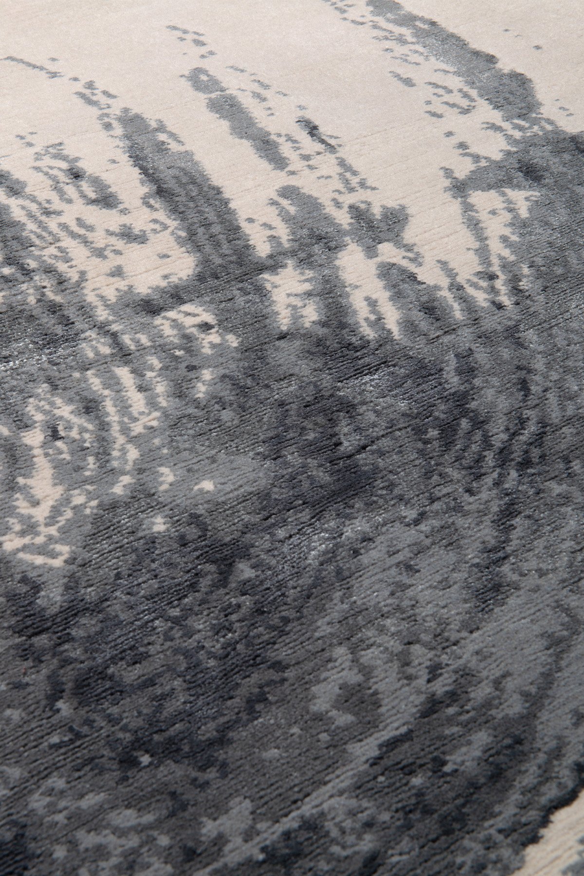 Hudson Round Rug by The Rug Company - close-up image