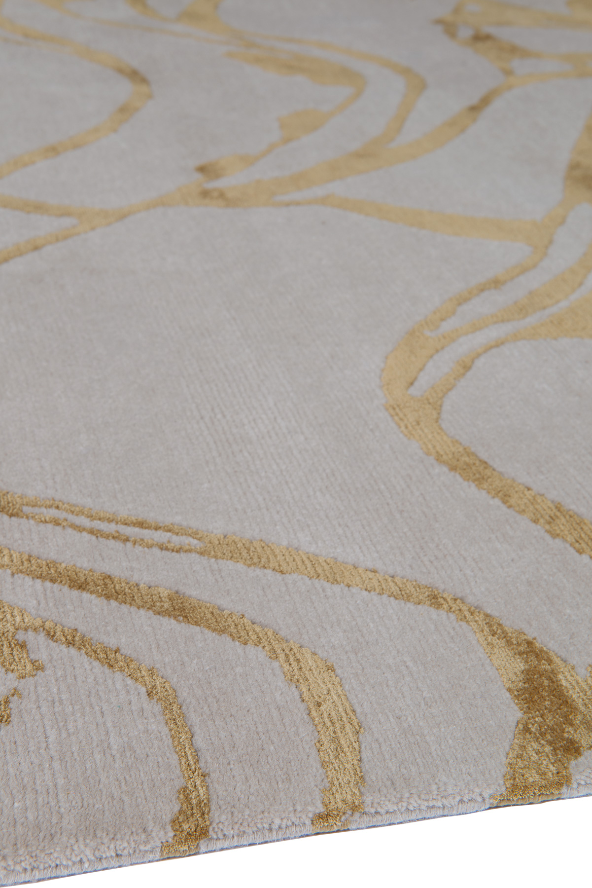 Flow Bronze by The Rug Company  - Close-up
[ROOMVO]