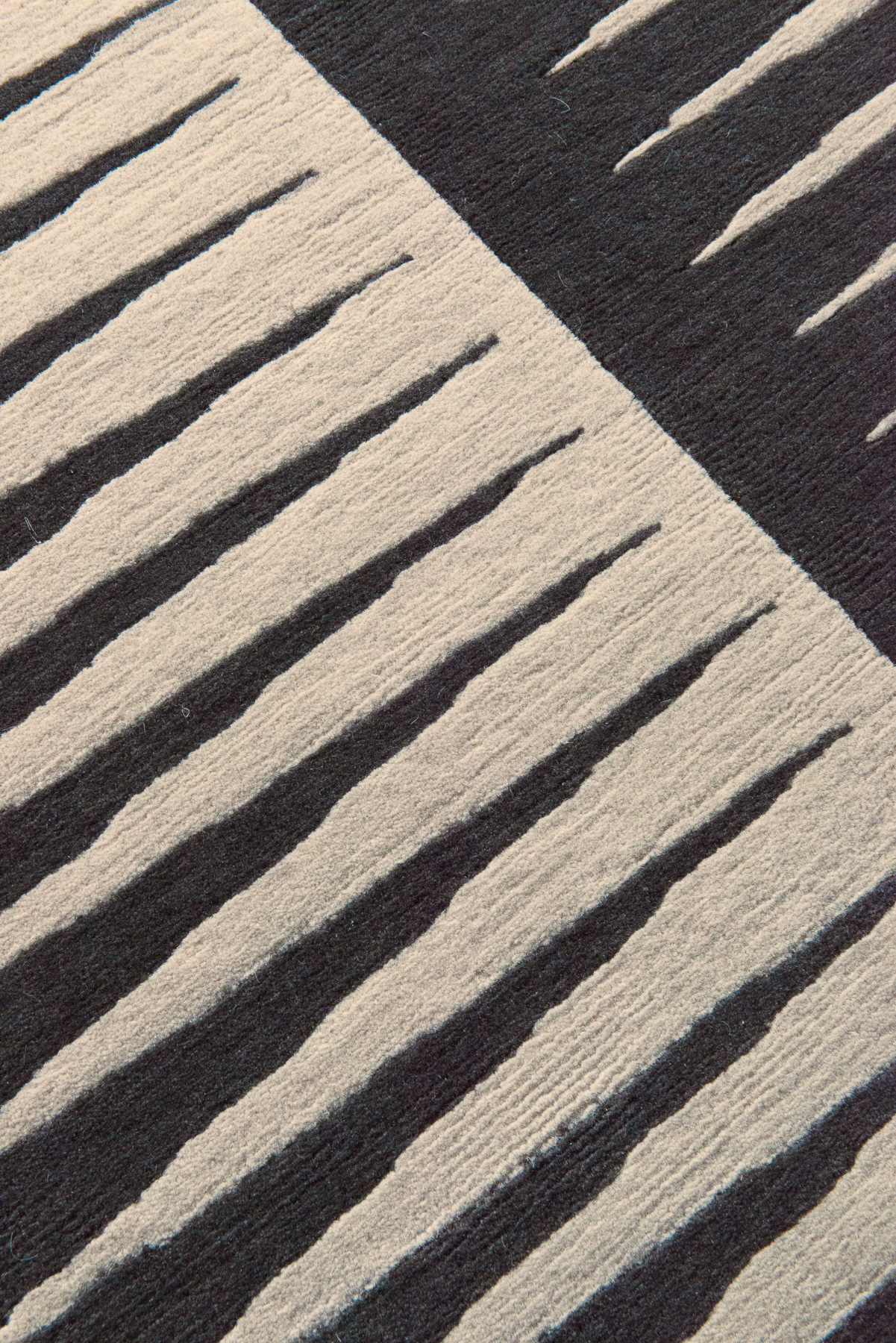Bravado Graphite Runner by Kelly Wearstler - close-up image