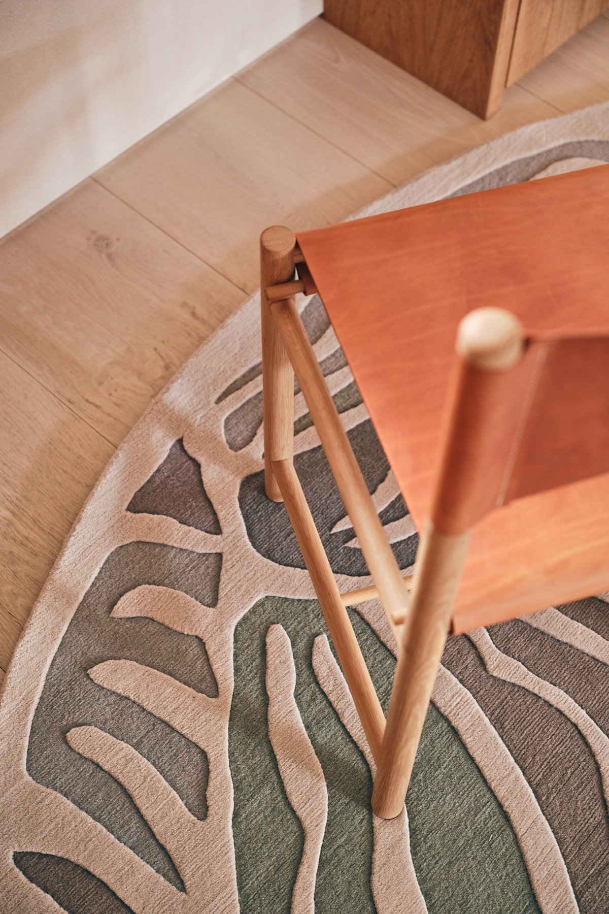 Rêverie Mist Round by The Rug Company - closeup image