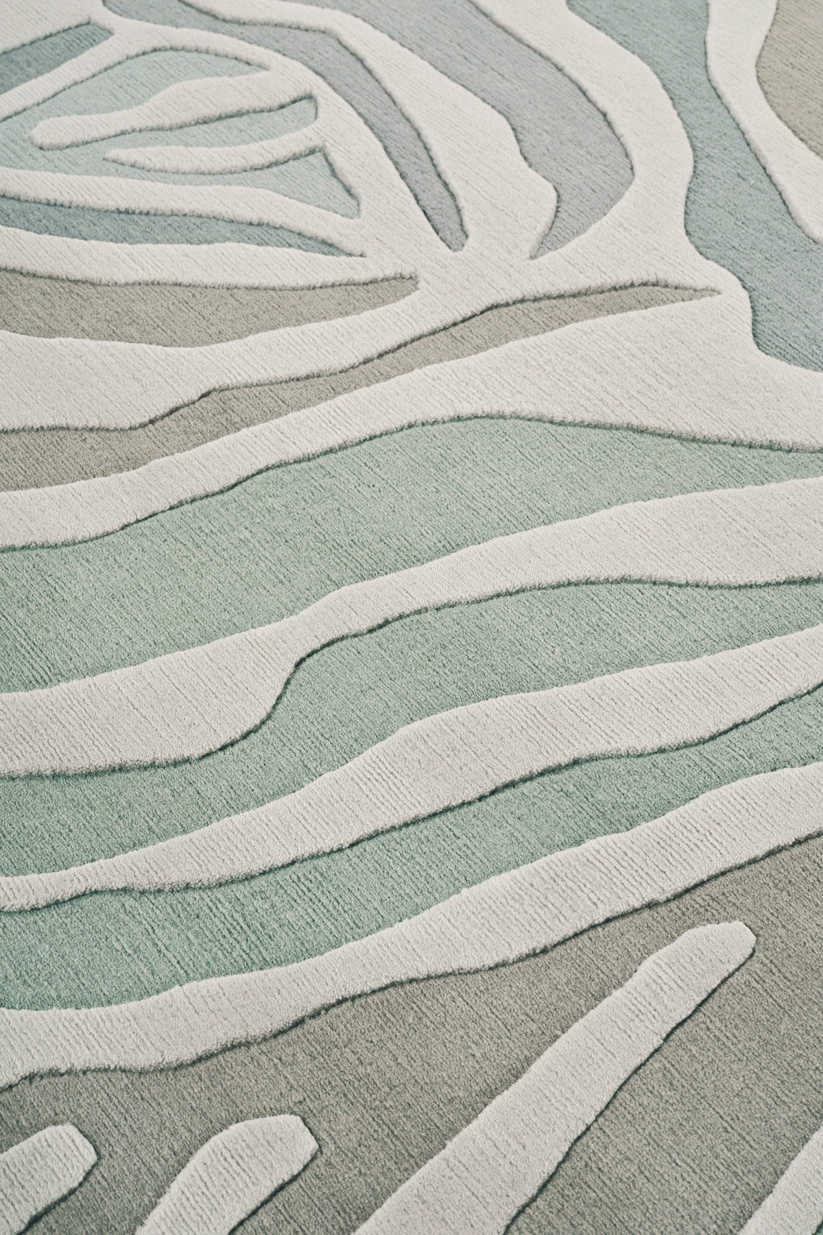 Rêverie Mist Round by The Rug Company - closeup image