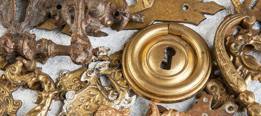 How Ultrasonic Cleaning Brass Can Restore Gleam