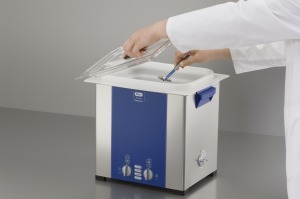 Ultrasonic cleaner with acid-resistant tub