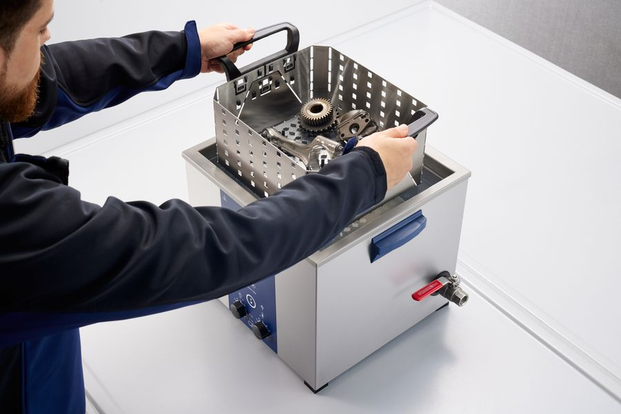 Ultrasonic cleaning system in use