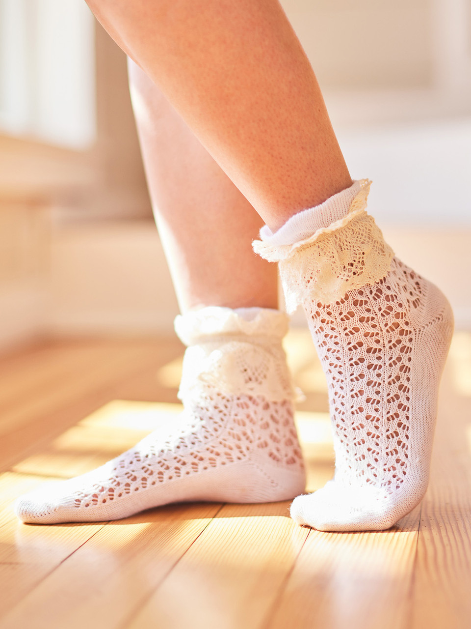 タイツ・ソックス White Bow White Lace Ankle Socks Whimsy Lace Ankle Sock - White | Shop Beautiful Designs by