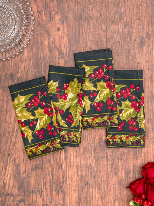 Winterberry Luncheon Napkin Set of 4 Winterberry Luncheon Napkin Set of 4