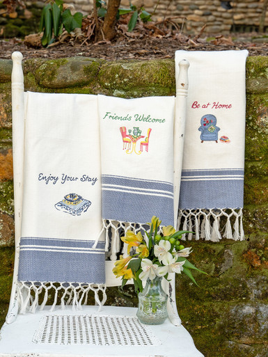 ブリスベンで購入した桜の大きめ茶筒　クウネルおうち時間 Welcome, Enjoy, Home Tea Towel Bundle - Blue | Shop Beautiful