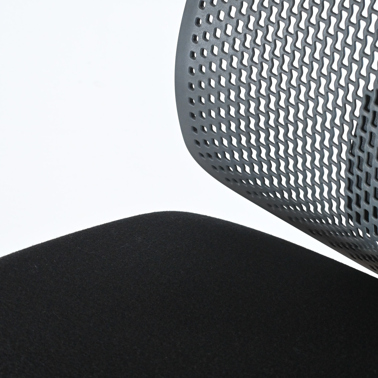 Herman Miller Verus TriFlex Back Black No Arms Office Chair | Fast
