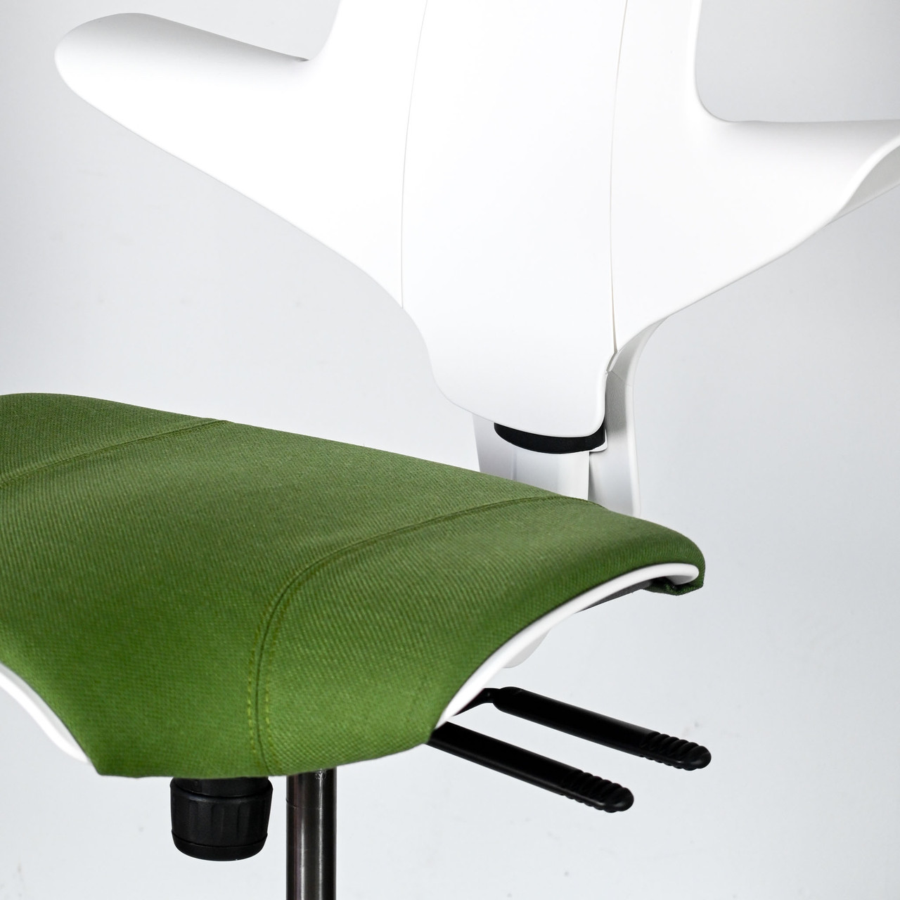 HAG Capisco Puls 8020 White / Green Chair | Fast Delivery
