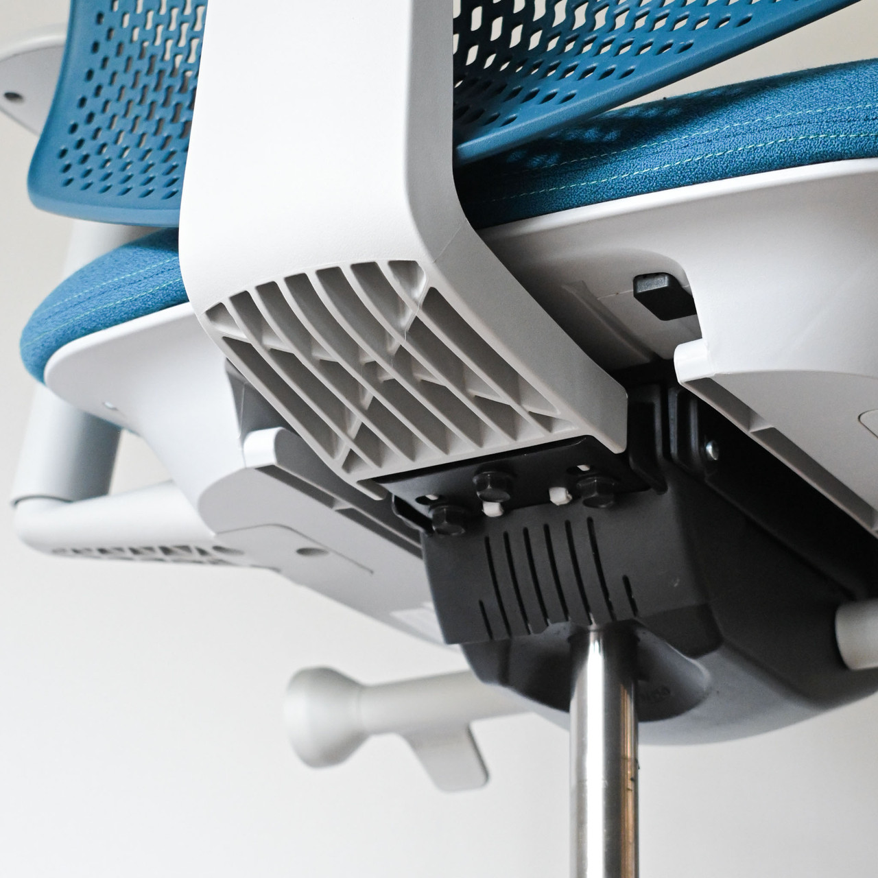 Herman Miller Verus TriFlex Back Peacock Office Chair | Fast Delivery