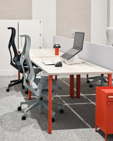 Herman Miller Cosm Glacier with OE1 desk