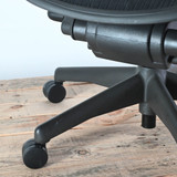 Herman Miller Classic Aeron Size C (large) Chair - Fixed Height Arms, Basic Version| Re-Lived