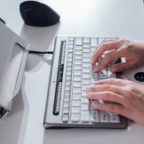 A person using a Baker Elkhuizen S-Board 840 Compact Keyboard