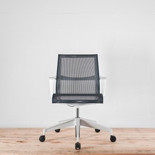 Herman Miller Setu Chair Nightfall / White| Re-Lived