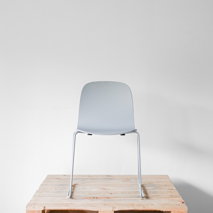 Muuto Visu Side Chair with Sled Base in Grey | Re-Lived Muuto Visu Side Chair with Sled Base in Grey | Re-Lived