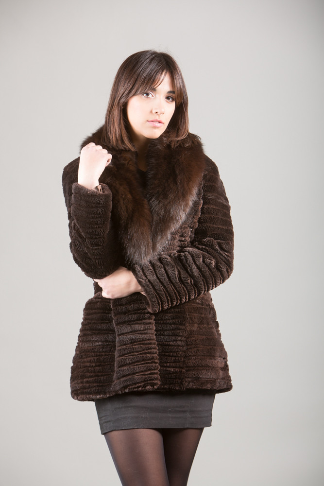 Brown Sculpted Beaver Fur Jacket Fox Fur Collar | SKANDINAVIK FUR