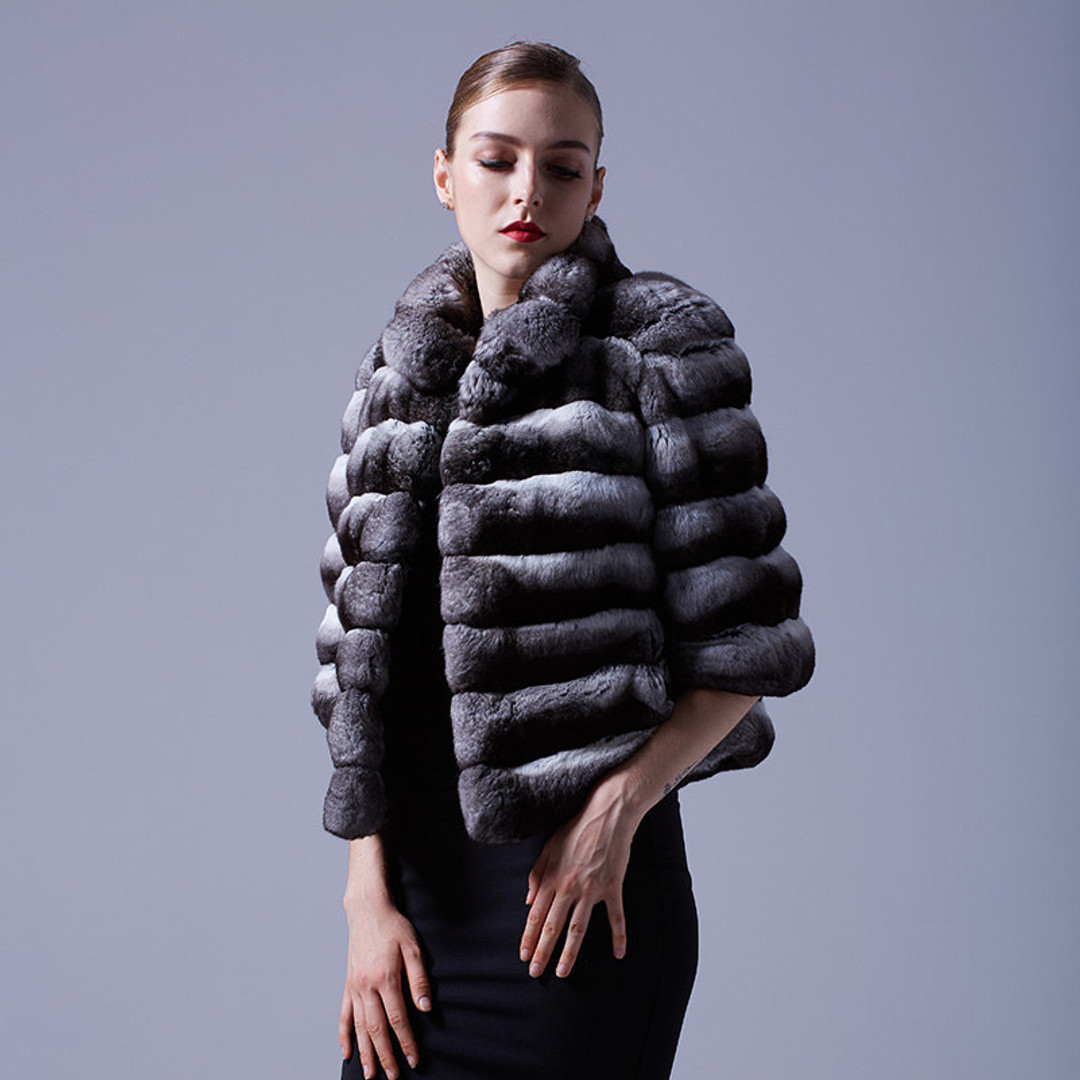 Short Chinchilla Jacket with Short Sleeves profile close up Short Chinchilla Jacket with Short Sleeves profile close up