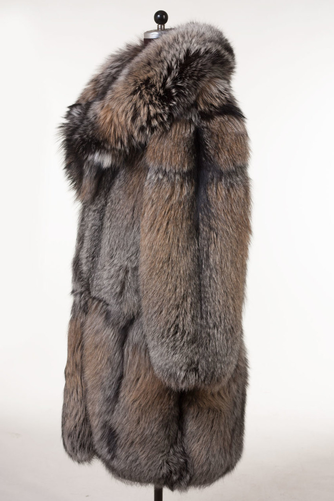 men's long fox fur coat notched collar skin to skin right  lateral   view men's long fox fur coat notched collar skin to skin right  lateral   view