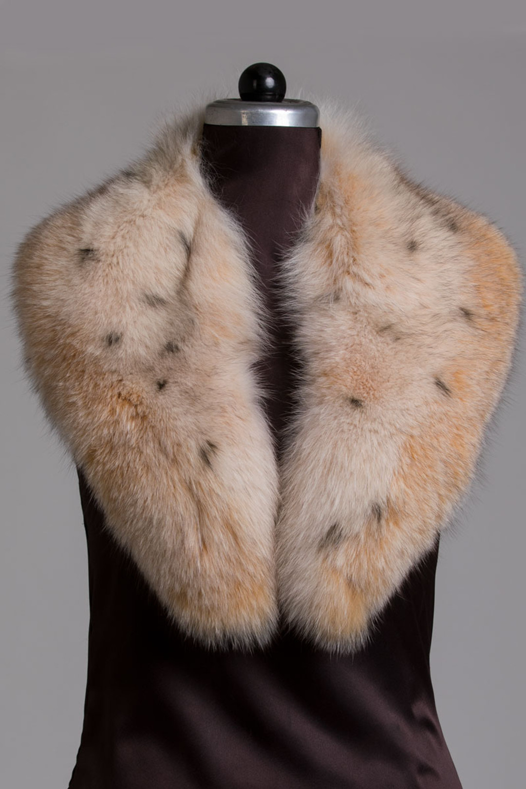 spotted fox fur collar