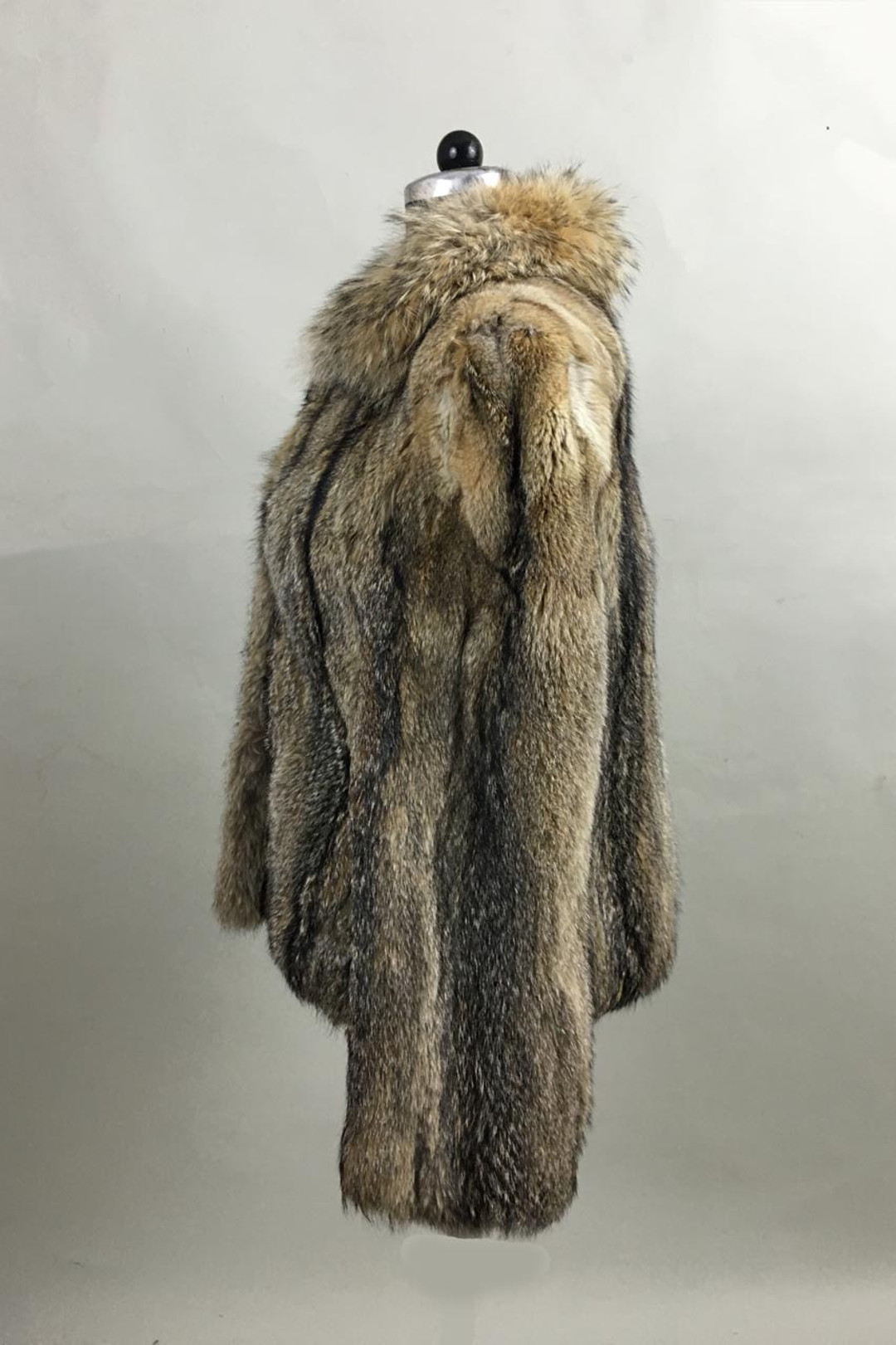 Men's Lynx Fur Coat With Fin Raccoon Collar Halfskins Men's Lynx Fur Coat With Fin Raccoon Collar Halfskins