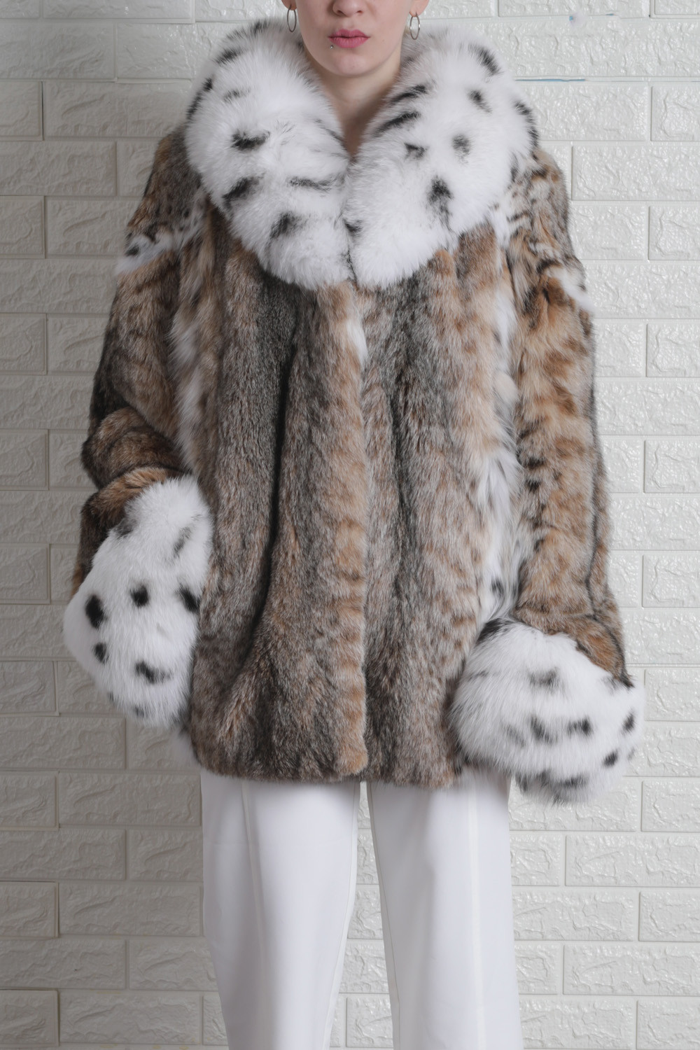Lynx Fur Coat With Spotted Shawl Fox Collar & Cuffs | SKANDINAVIK FUR