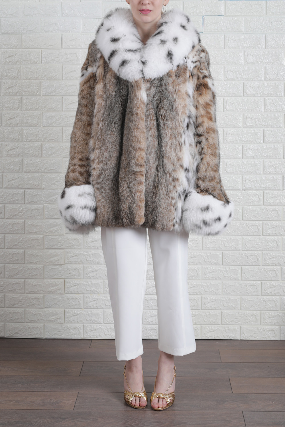 Lynx Fur Coat With Spotted Shawl Fox Collar & Cuffs | SKANDINAVIK FUR Lynx Fur Coat With Spotted Shawl Fox Collar & Cuffs | SKANDINAVIK FUR
