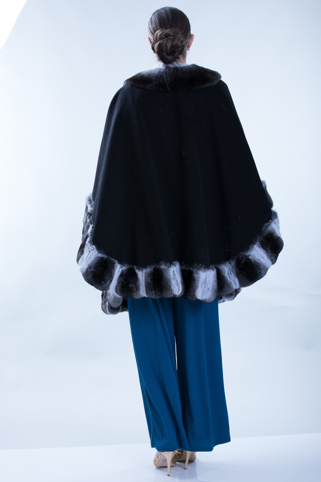 Black Cashmere Cape with Chinchilla Trim SIZES L/XL Black Cashmere Cape with Chinchilla Trim SIZES L/XL