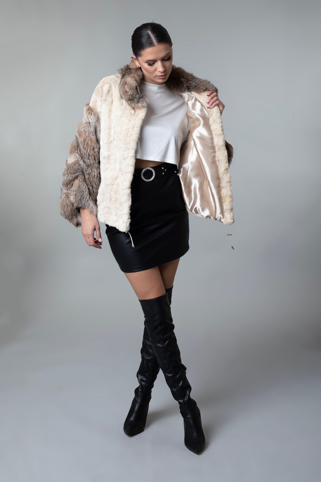 Mink fur cpae with lynx sleeves and collar on model front view lining Mink fur cpae with lynx sleeves and collar on model front view lining